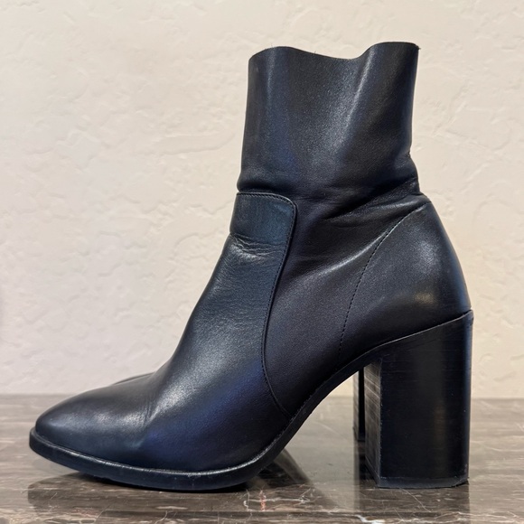 Topshop Shoes - Topshop Black Leather Heeled Ankle Boots